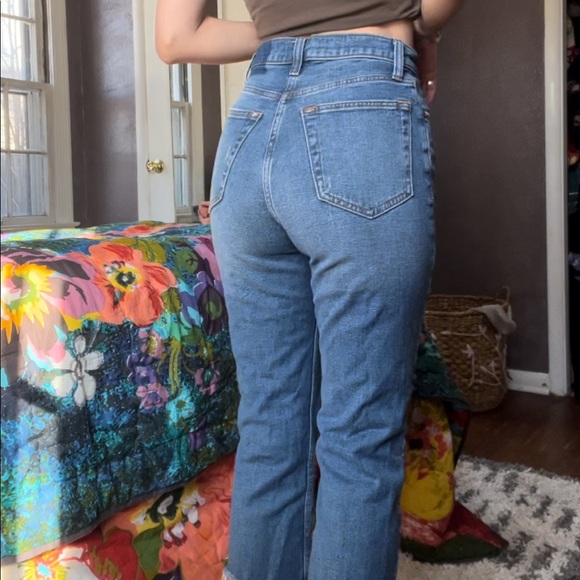 A&F High Ride Distressed Jeans - Picture 2 of 3